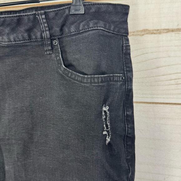 Royalty For Me Black Distressed Slim Stretch Shorts Size 20W - Picture 3 of 7